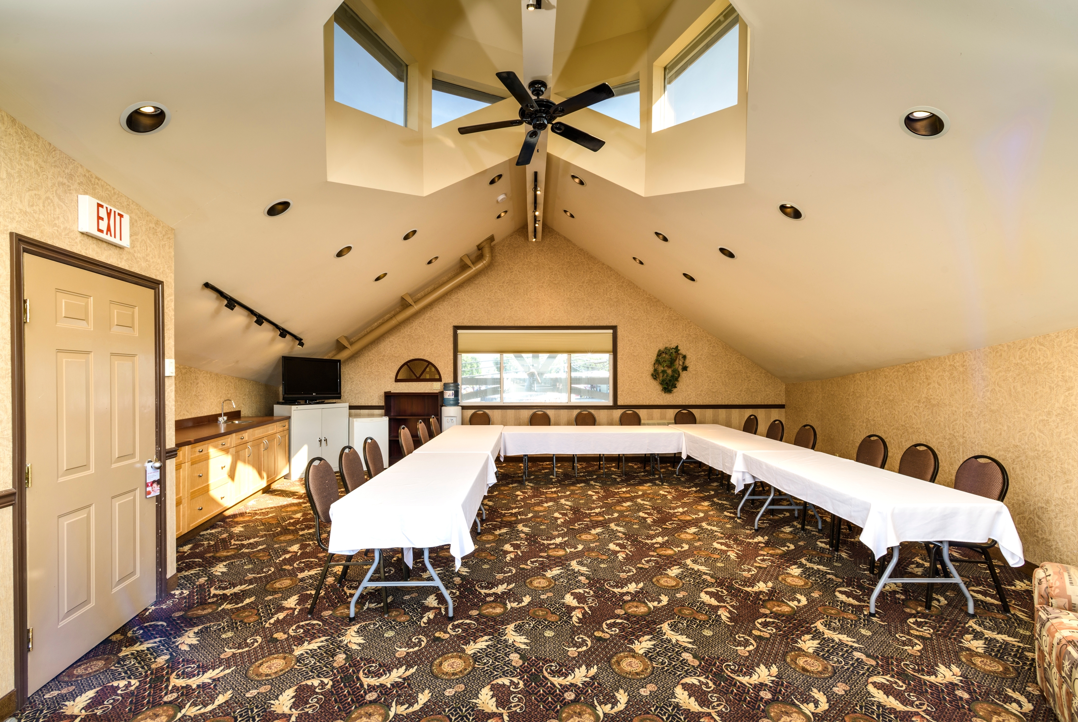 Meeting room at Balcomo, a Ramada by Wyndham in Penticton, British Columbia